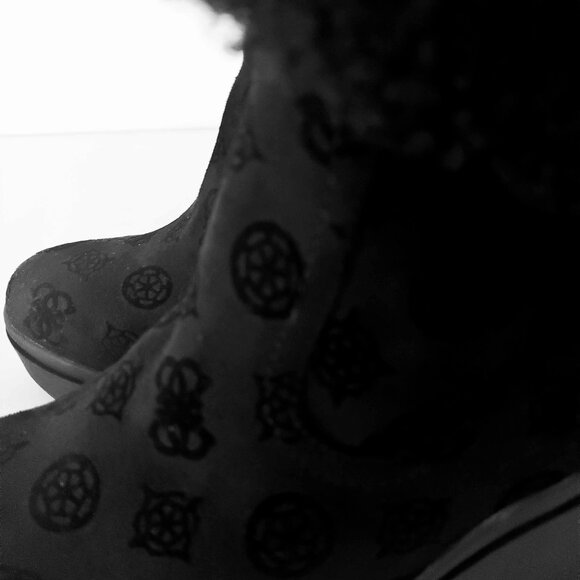 Women's Guess Tabloid Black Logo Wedge Bootie 7.5M NWOT - Picture 5 of 8